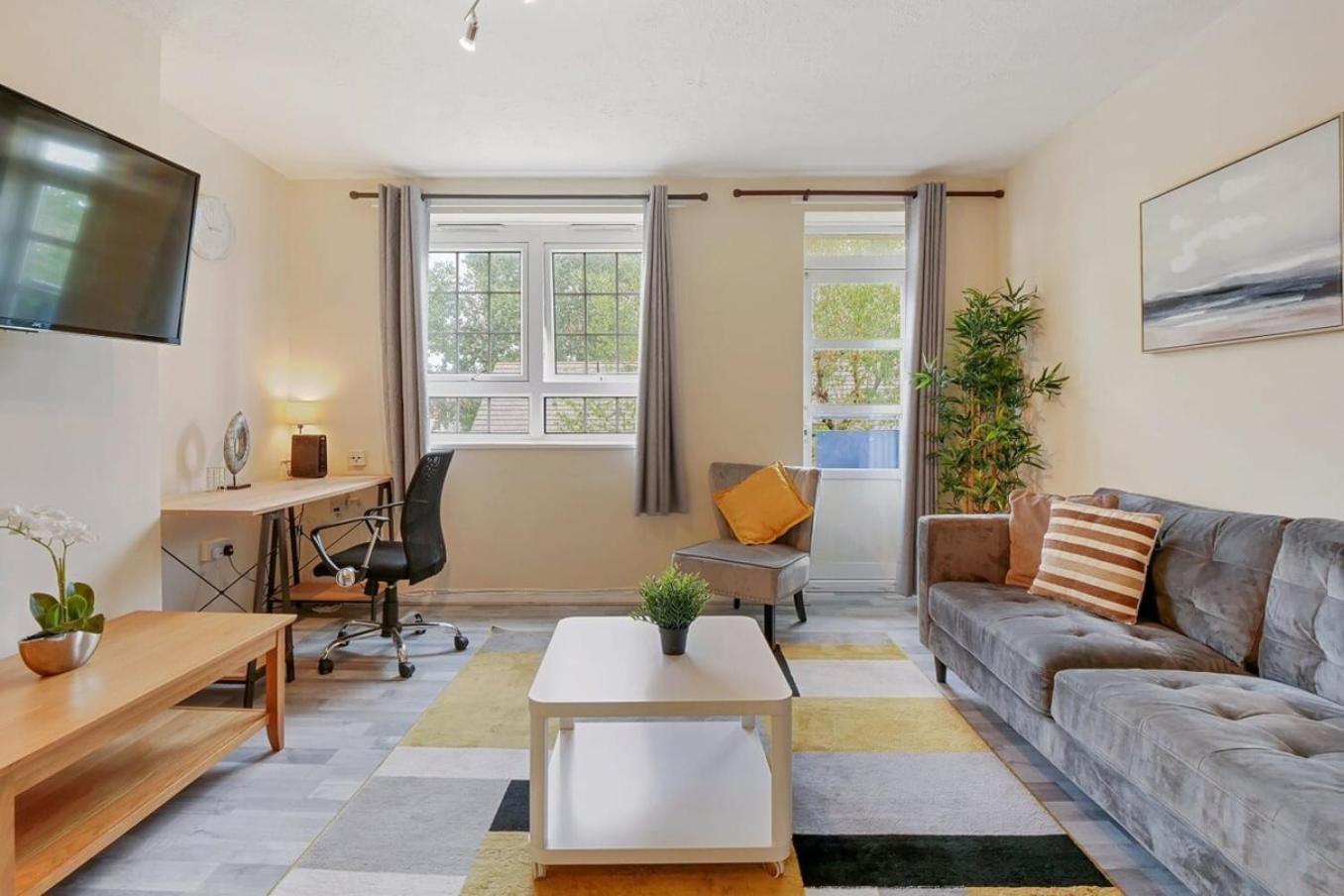 The Serene 2-Bedroom Flat W Free Street Parking Sutton  Dış mekan fotoğraf
